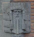 Een gebeeldhouwde Neptunuskop, rechts van de ingang.
<br/>
Richard Keijzer, 2014-10-09